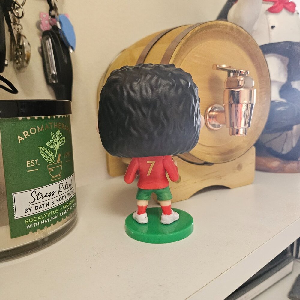 Perfect gift! Cristiano Ronaldo Figure Funko Pop Customized! Ronaldo with Trophy - Picture 4 of 4